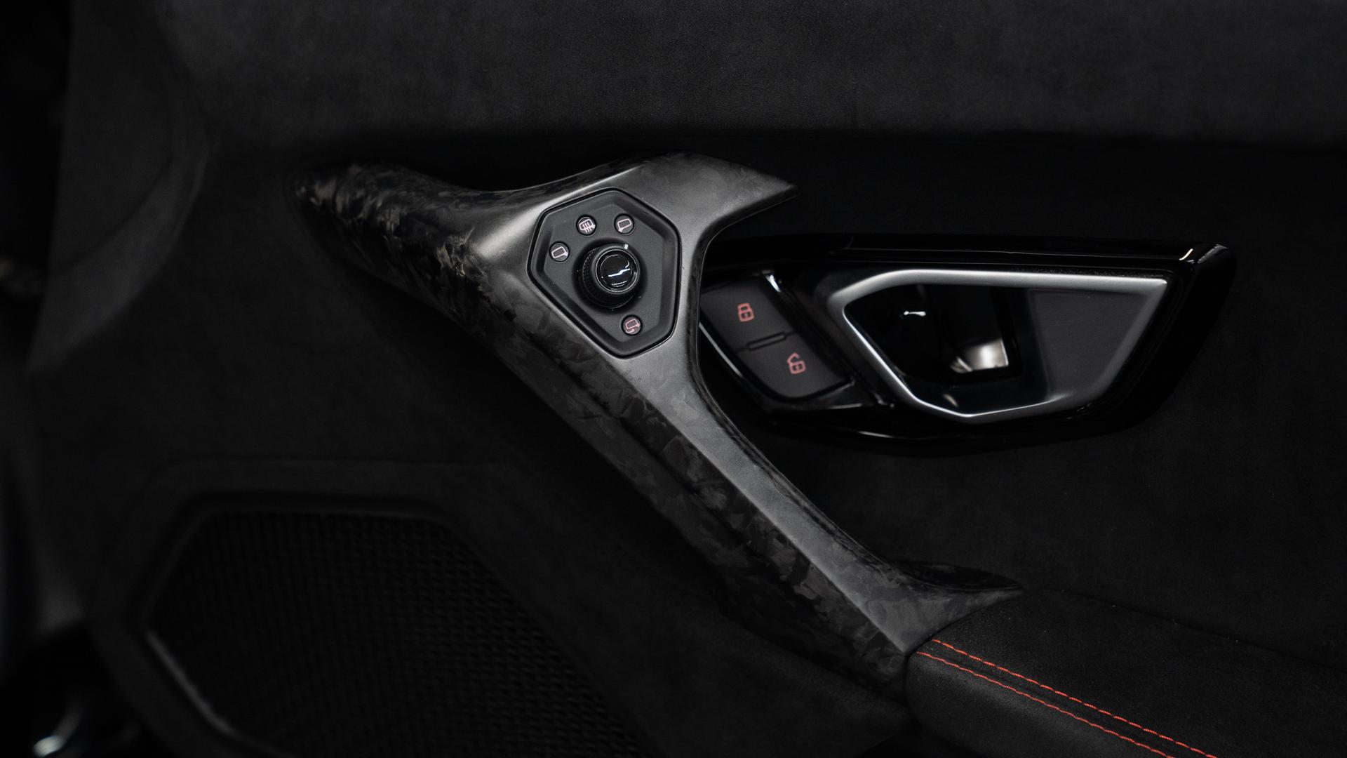 LAMBORGHINI Huracan Photo 2b89ca29-28c0-4d50-a52f-11c9941304e0.jpg