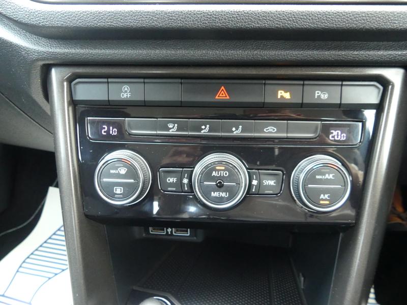 Volkswagen T-Roc Photo 2b8e2f34-dcb2-4d9d-a24e-7c1c3833f80d.jpg