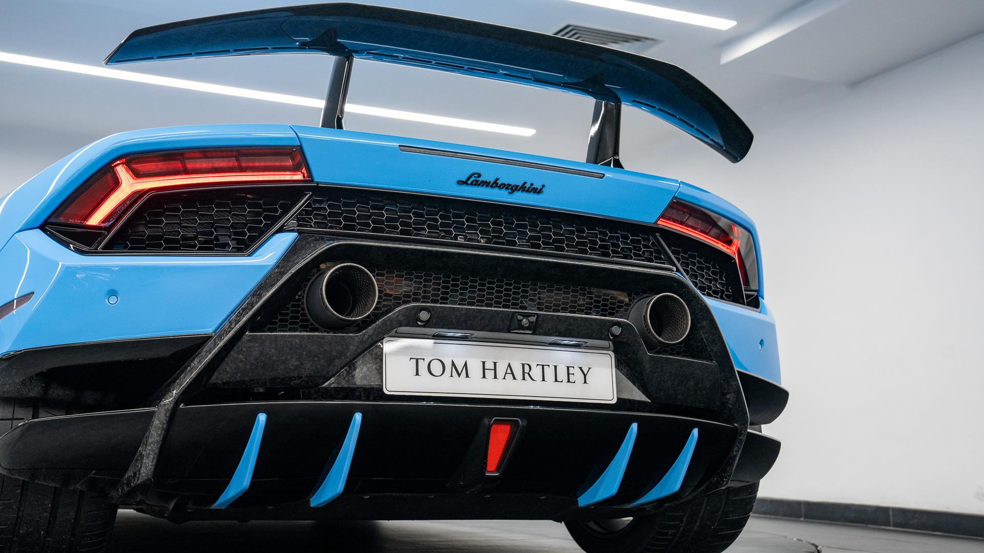 LAMBORGHINI Huracan Photo 2b8e4de5-d4a7-410c-8ed8-58f96cfdd4ef.jpg