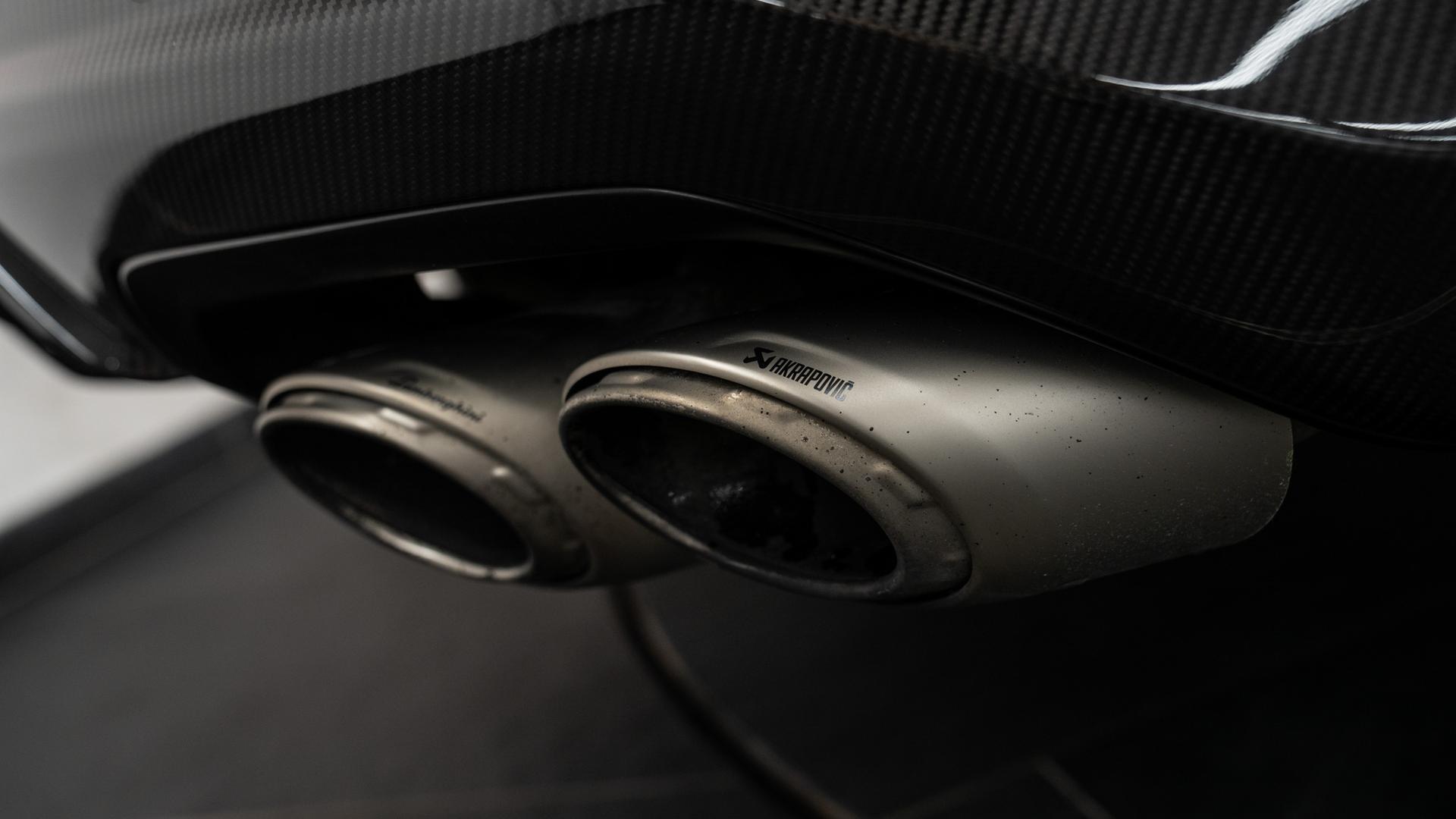 LAMBORGHINI Urus Photo 2ba6fadc-bf41-48cd-83a2-258668cbe104.jpg