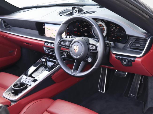 PORSCHE 911 Photo 17