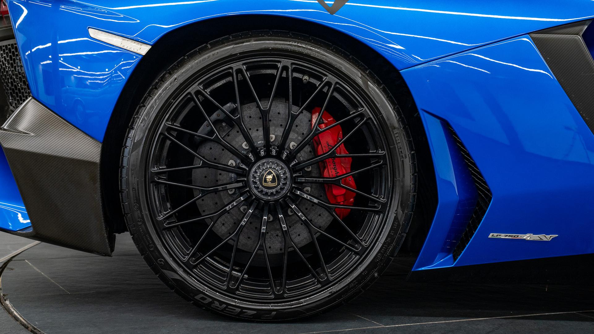LAMBORGHINI Aventador Photo 2bdbdbd4-aab2-401f-b89a-9ae333d3400c.jpg