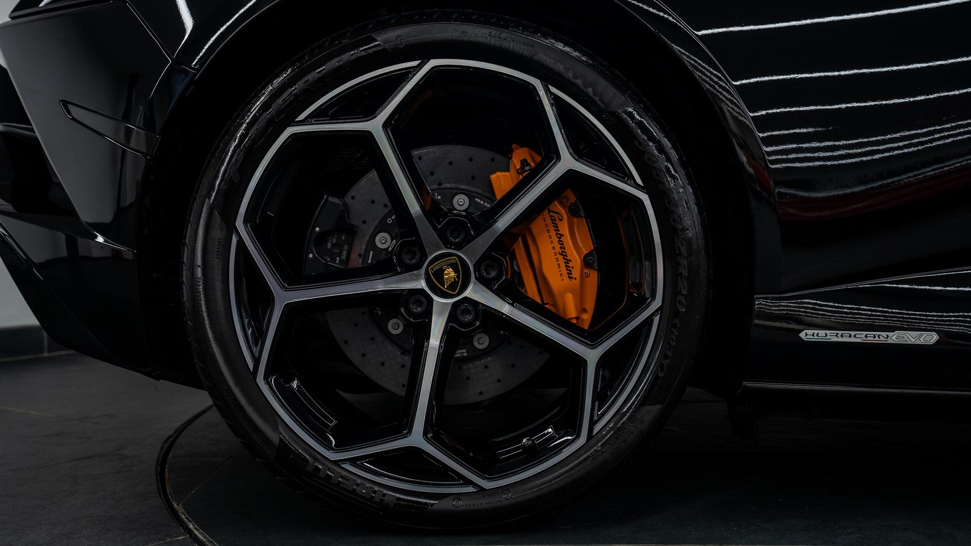 LAMBORGHINI Huracan Photo 2c037234-a985-43fe-80db-2abb1bebe236.jpg