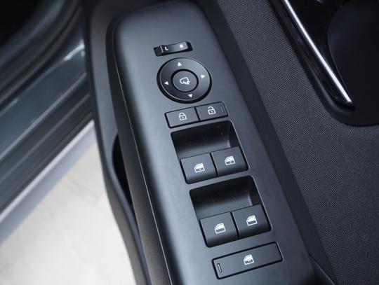 Hyundai KONA Photo 2c1f1998-892d-4b27-8136-6de33a5ae428.jpg