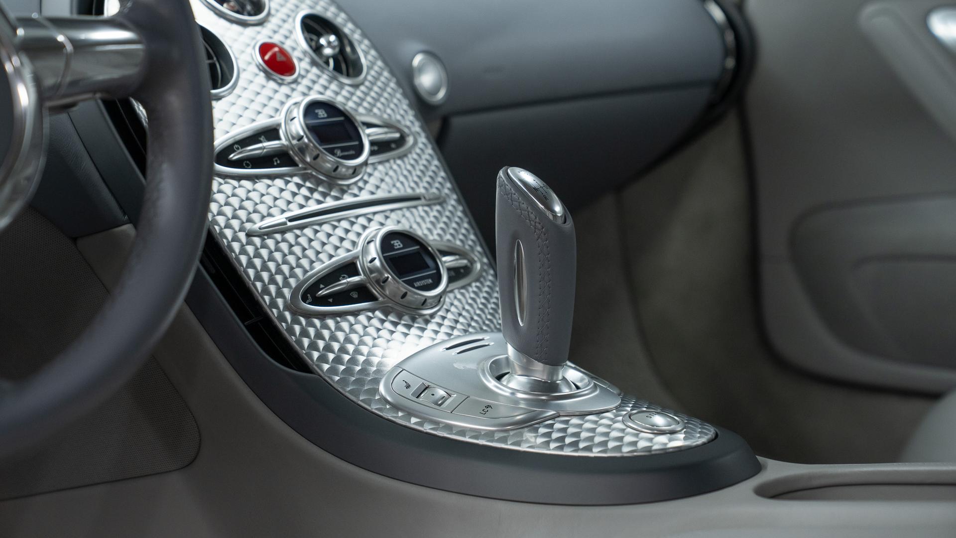 Bugatti Veyron Photo 2c22b486-6e59-4843-960d-58aa03b68edd.jpg
