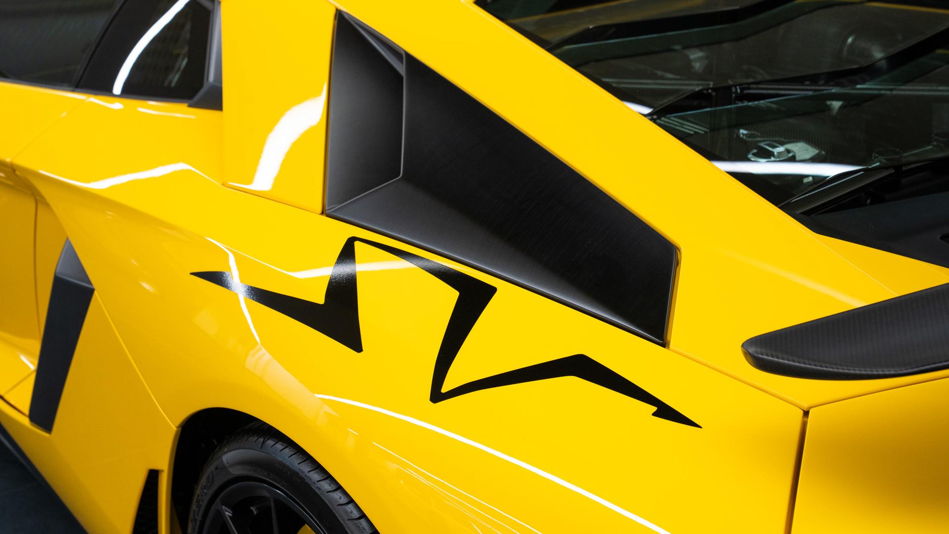 LAMBORGHINI Aventador Photo 2c327dd1-6577-4b9d-8f21-77a3802f7240.jpg