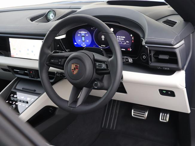 PORSCHE Macan Photo 16