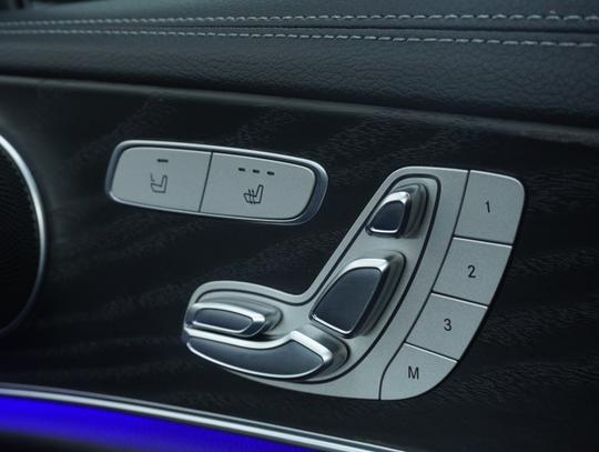Mercedes-Benz E Class Photo 2c4f3a0c-aa9d-4b0c-949a-b91c901c6533.jpg