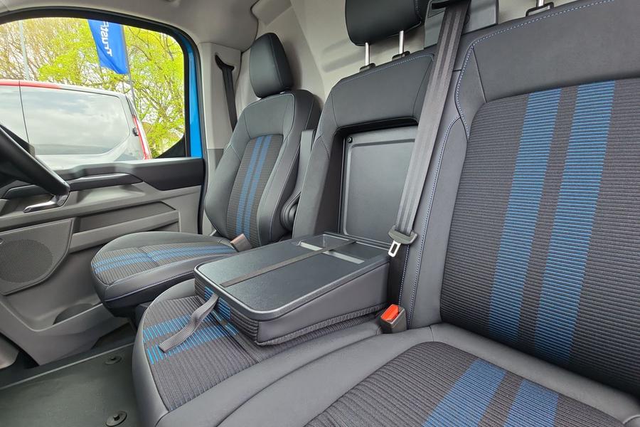 Ford E-TRANSIT CUSTOM Photo 2c50324d-b4fd-47bd-9a9d-3925b1d8c7c3.jpg
