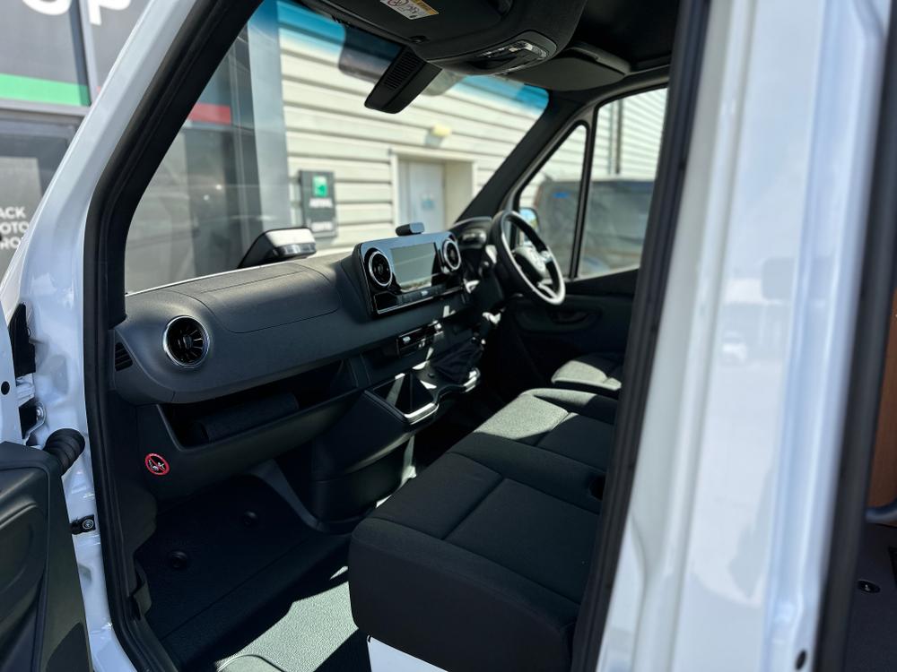 Mercedes-Benz Sprinter Photo 2c547310-5e7e-4be9-90ec-da79f686cbeb.jpg