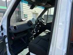 Mercedes-Benz Sprinter Photo 16