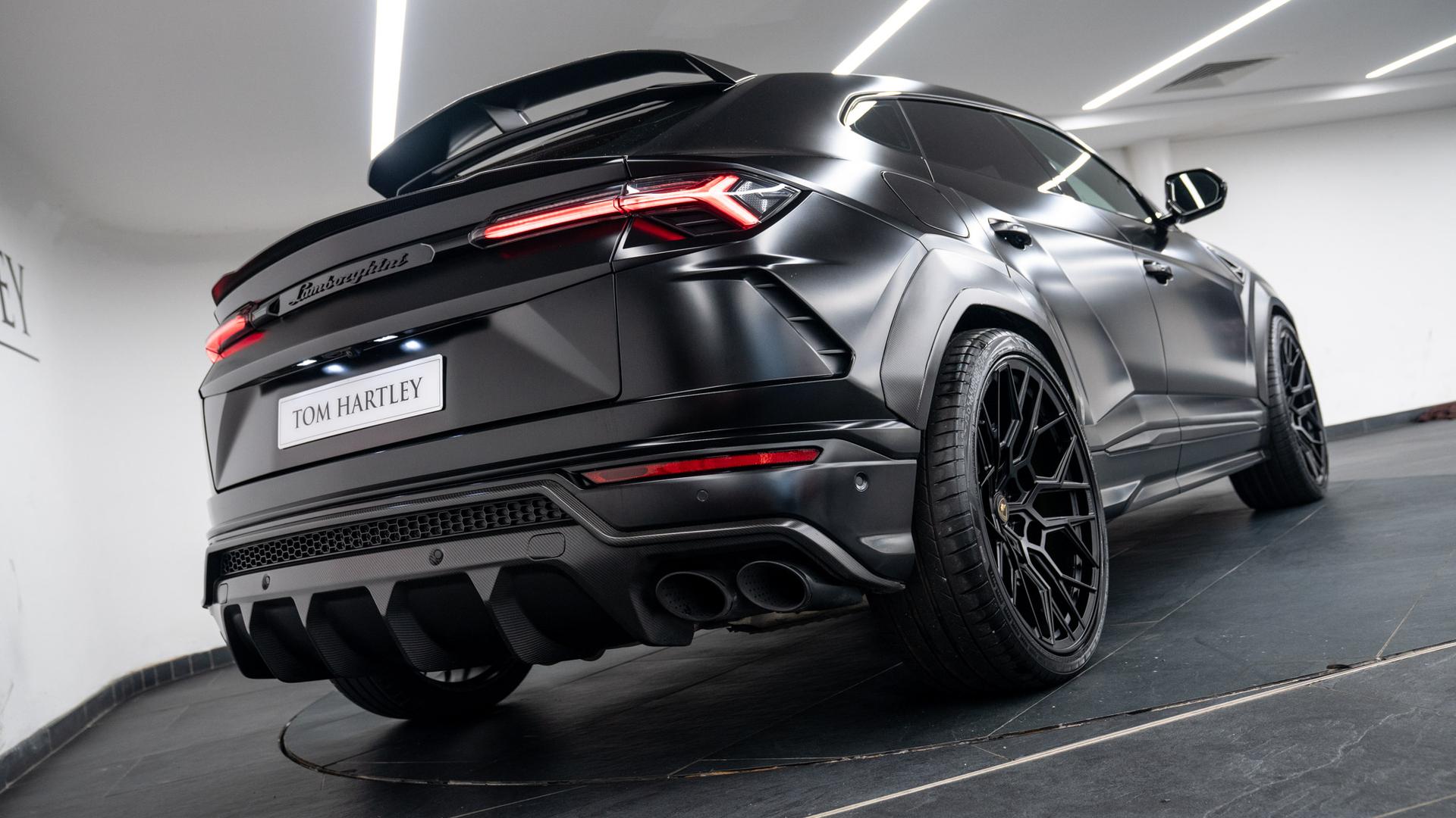 LAMBORGHINI Urus Photo 2c67dc68-16f7-4cb8-aaf3-8db30dc13969.jpg