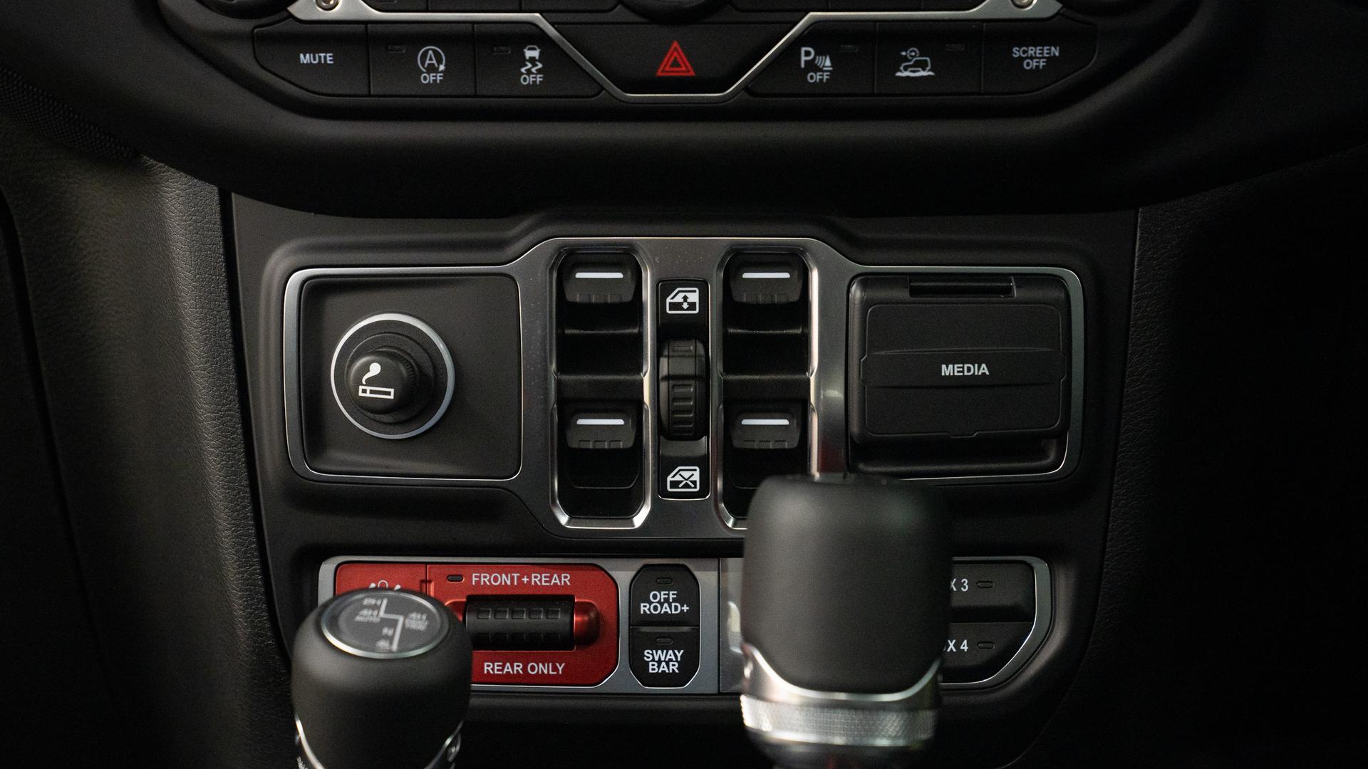 Jeep WRANGLER Photo 2c703c1c-ba1b-44a8-9453-e9bf6fe9b3dd.jpg