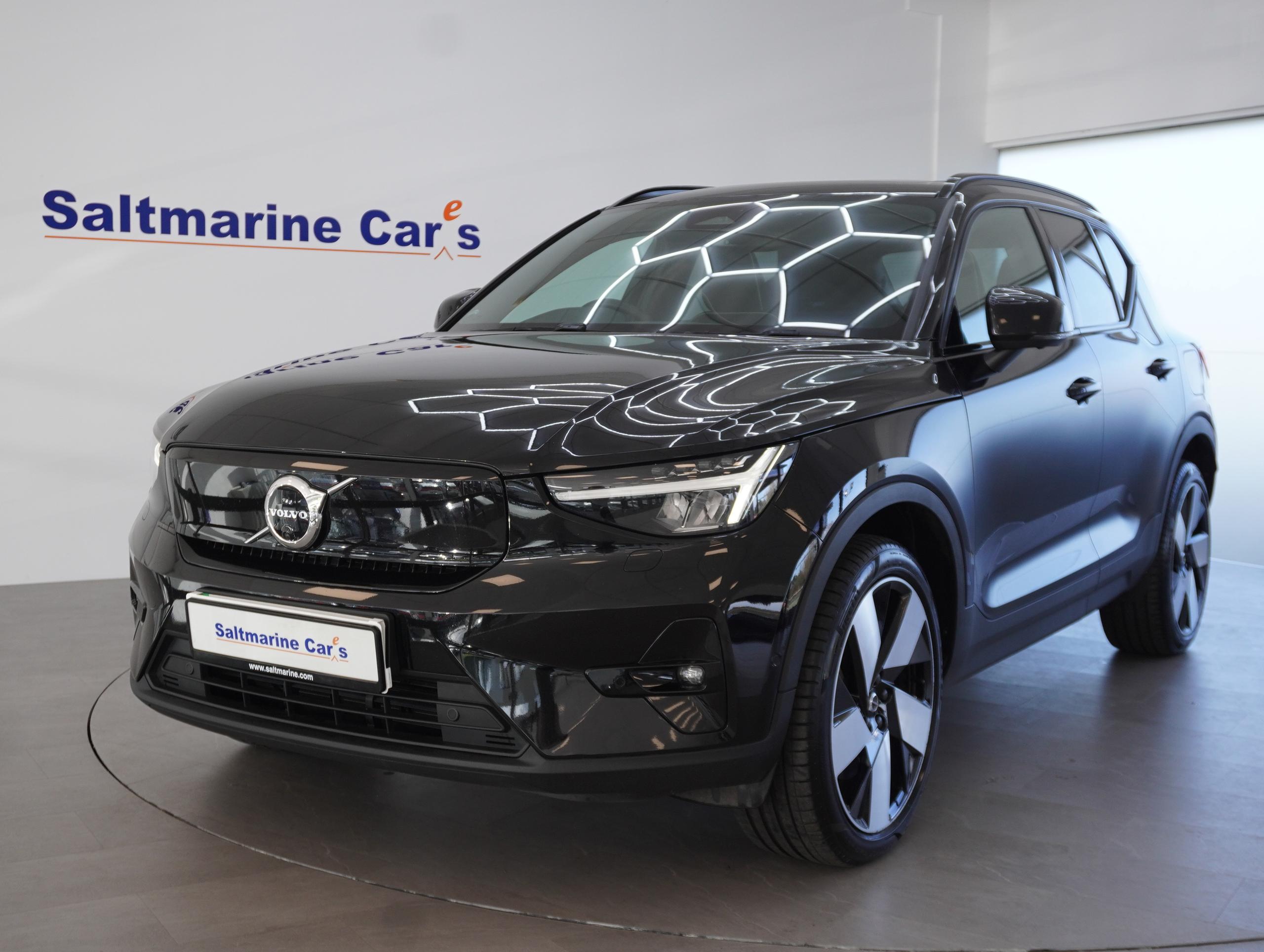 2023 VOLVO XC40