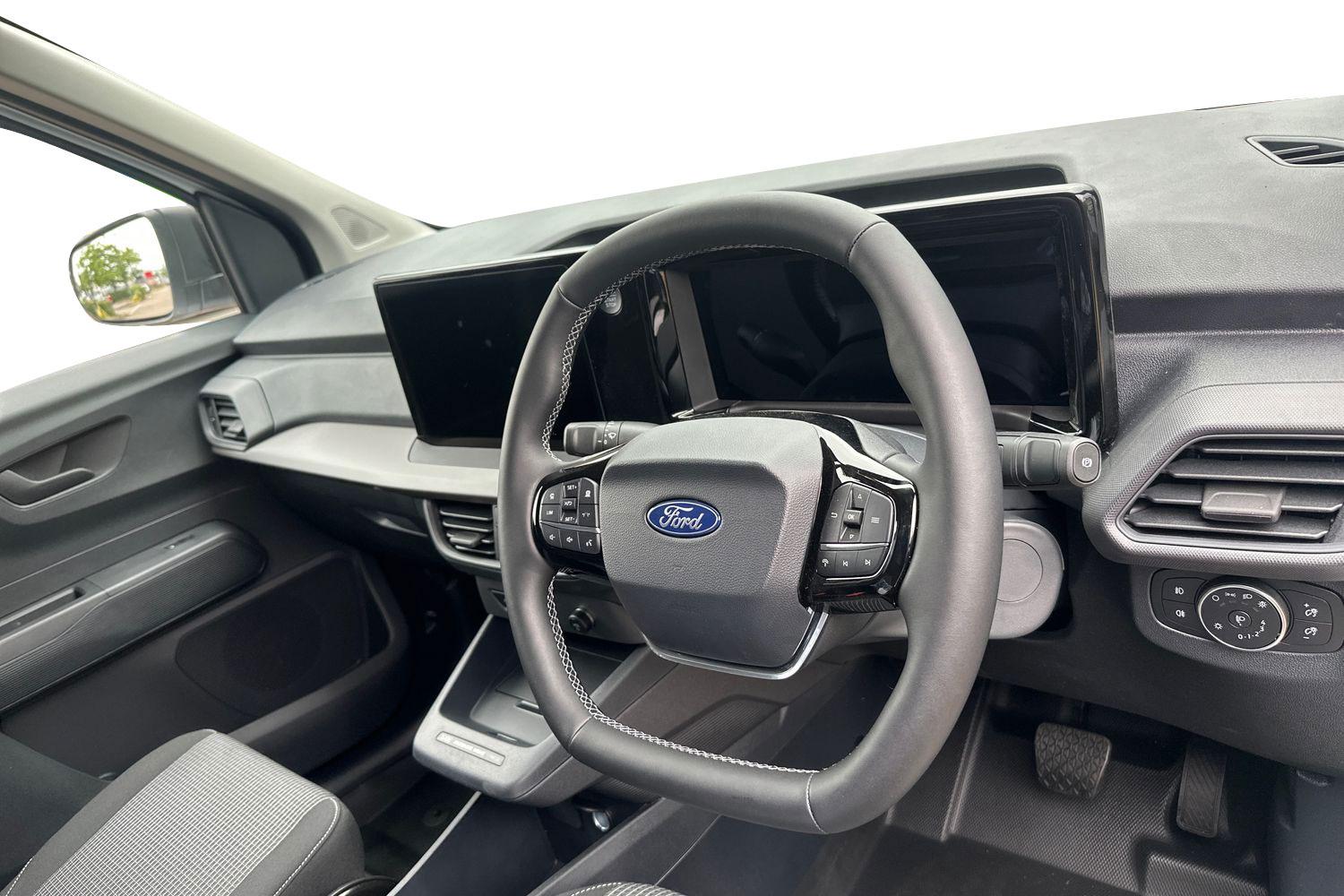 Ford E-TRANSIT COURIER Photo 14