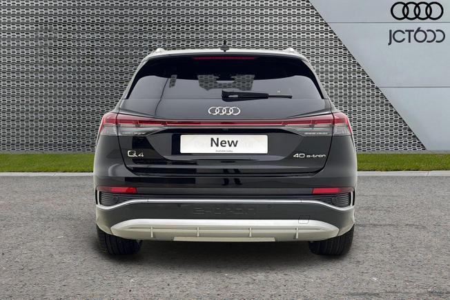 AUDI  Q4 Photo 7