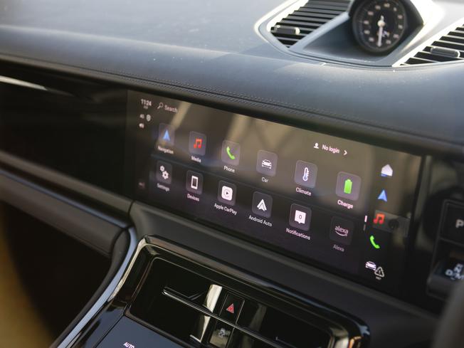 PORSCHE Panamera Photo 17