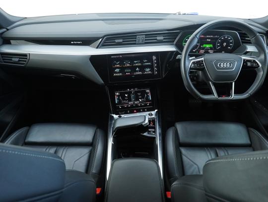 Audi e-tron Photo 2caa0cc7-4049-4e3c-83c6-e16fa388f87a.jpg