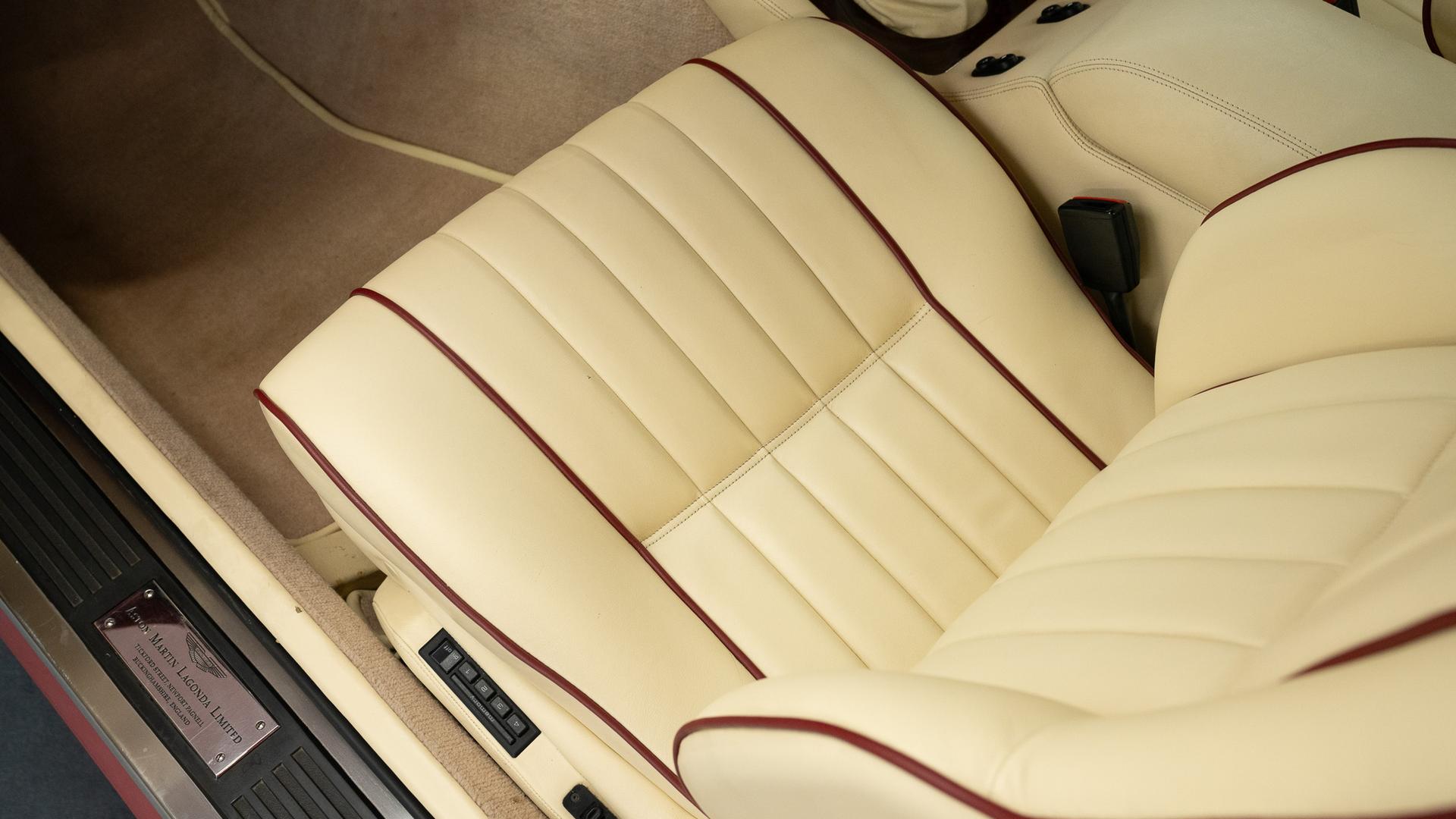 Aston Martin Virage Photo 2cc08f1f-16bd-42fc-b1c0-d506c7b8533f.jpg