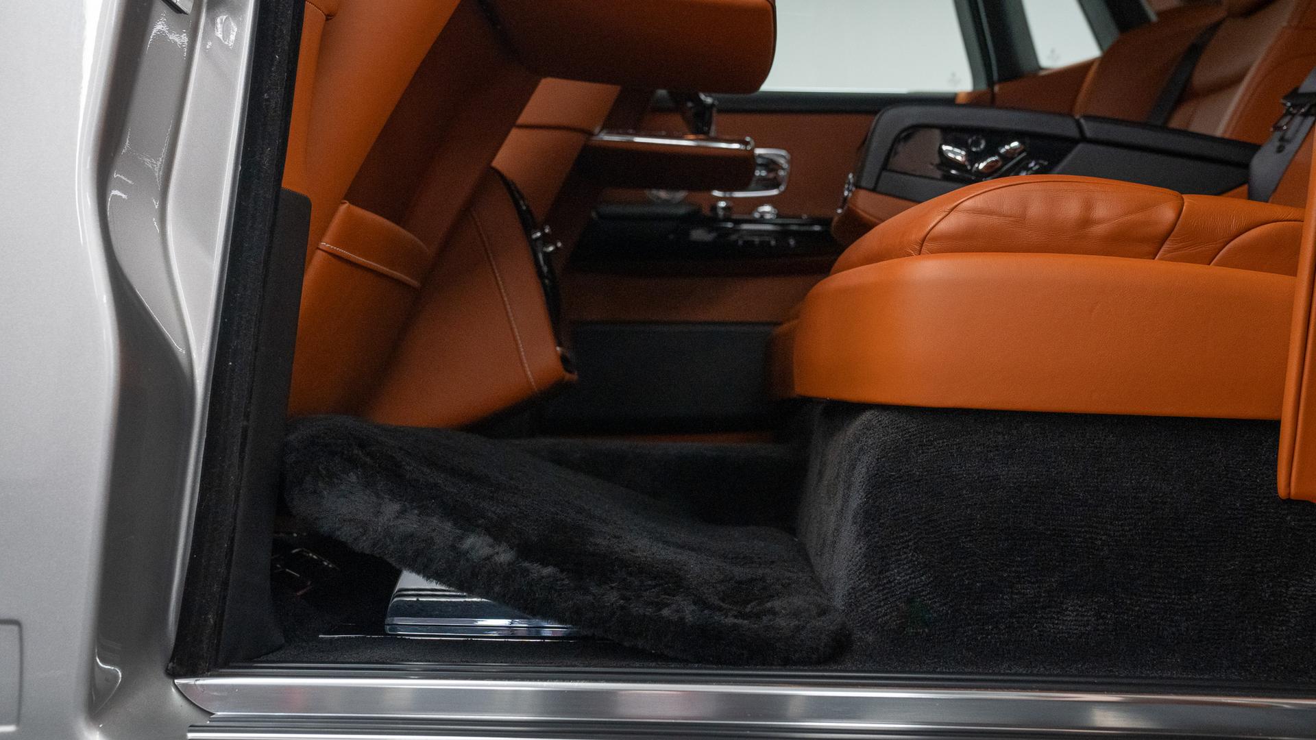 Rolls-Royce Phantom Photo 2ce001aa-3460-446e-8588-4f444e1e585d.jpg