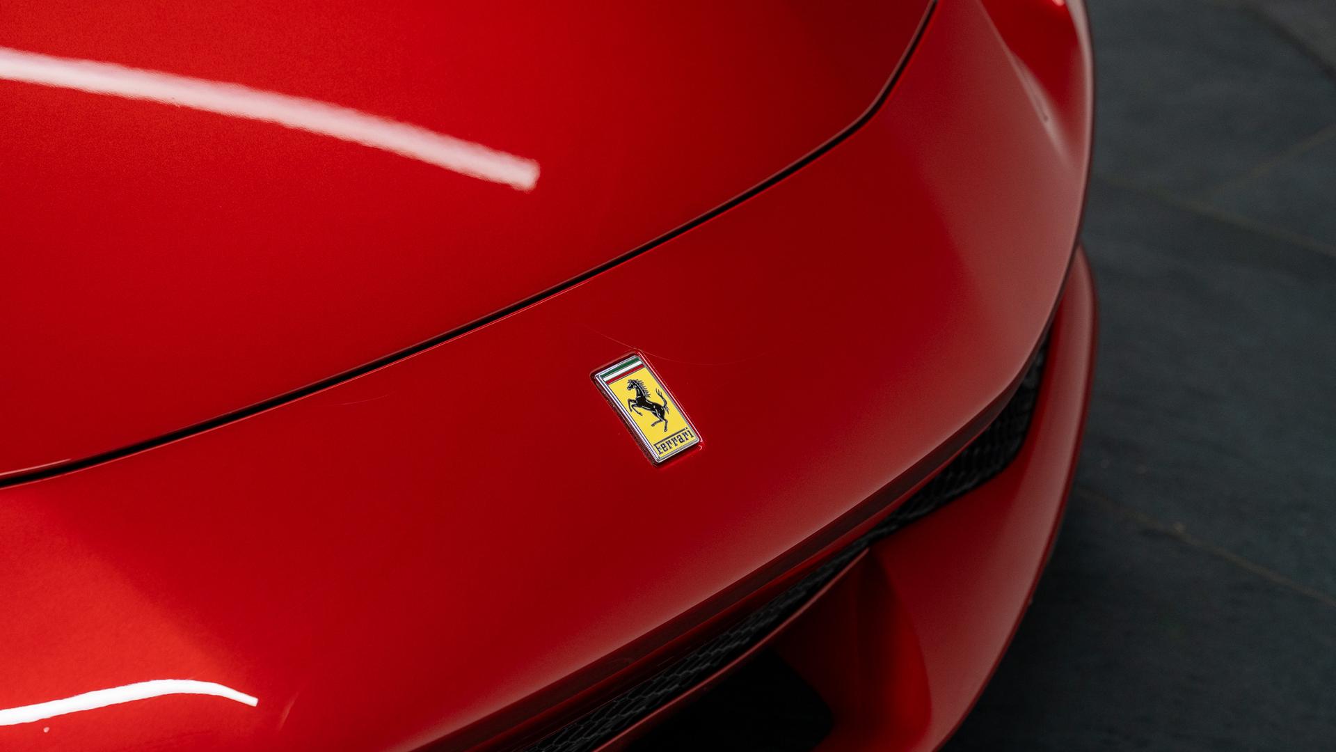 Ferrari 296 Photo 2cf2e43c-348a-40e0-afde-87cbf8356b79.jpg