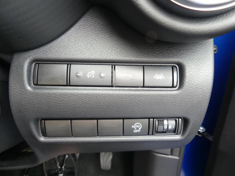 Nissan Juke Photo 2cf8cb7f-34e4-45d8-82b9-f90a93541e44.jpg