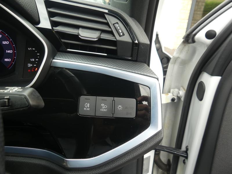 Audi Q3 Photo 2d0f398b-86e6-457c-8210-808a1d15b0f0.jpg