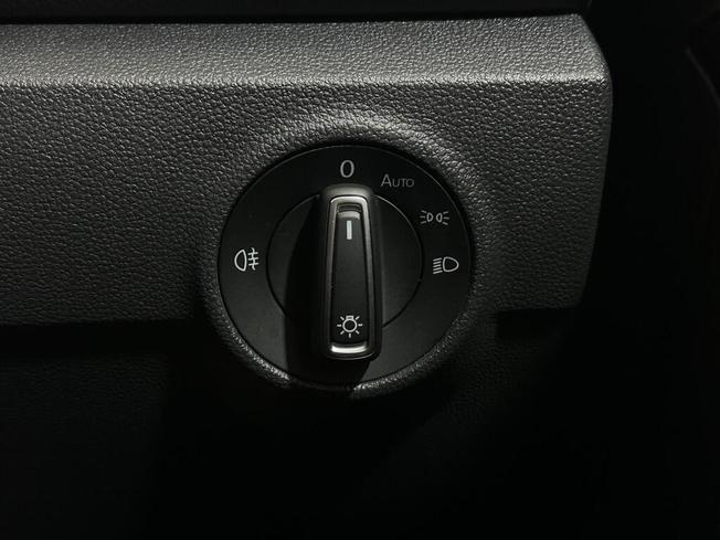 VOLKSWAGEN T-Roc Photo 23