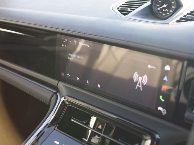 PORSCHE Panamera Photo 18