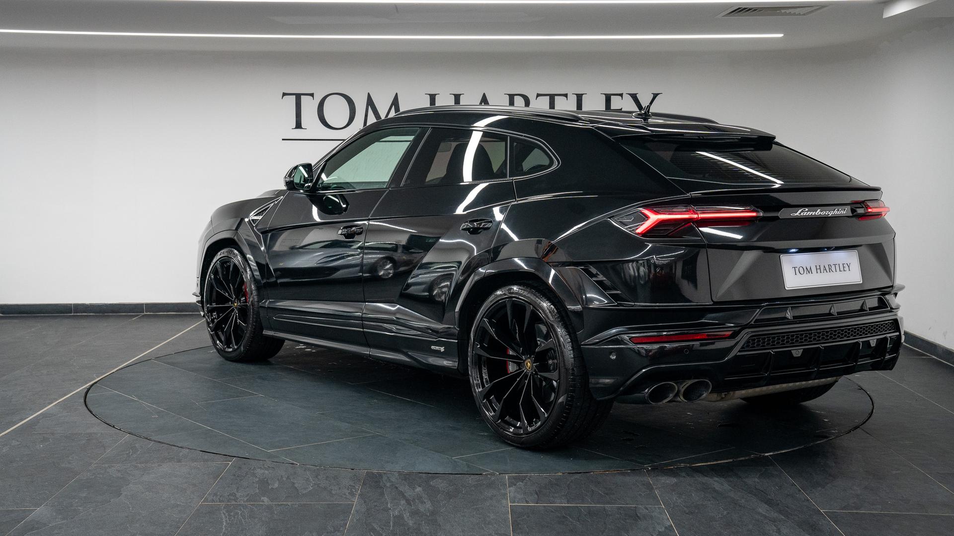 LAMBORGHINI Urus Photo 2d7eae1e-50fc-4870-bd97-69a0a36bde98.jpg
