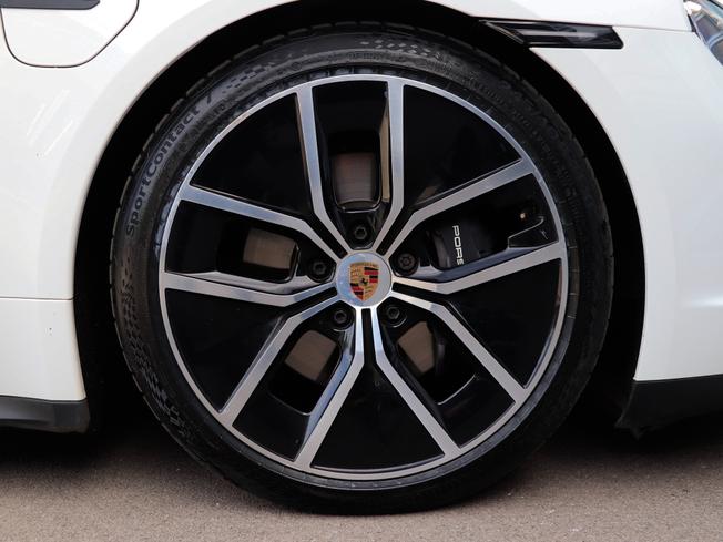 PORSCHE Taycan Photo 4
