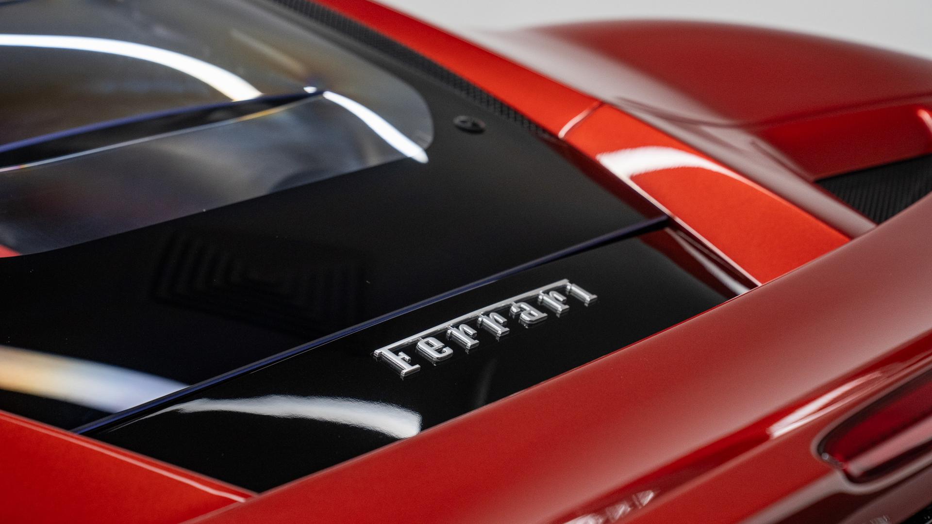 Ferrari F8 Photo 2d8a4b81-add9-48e6-9407-6f0cb03a9c05.jpg
