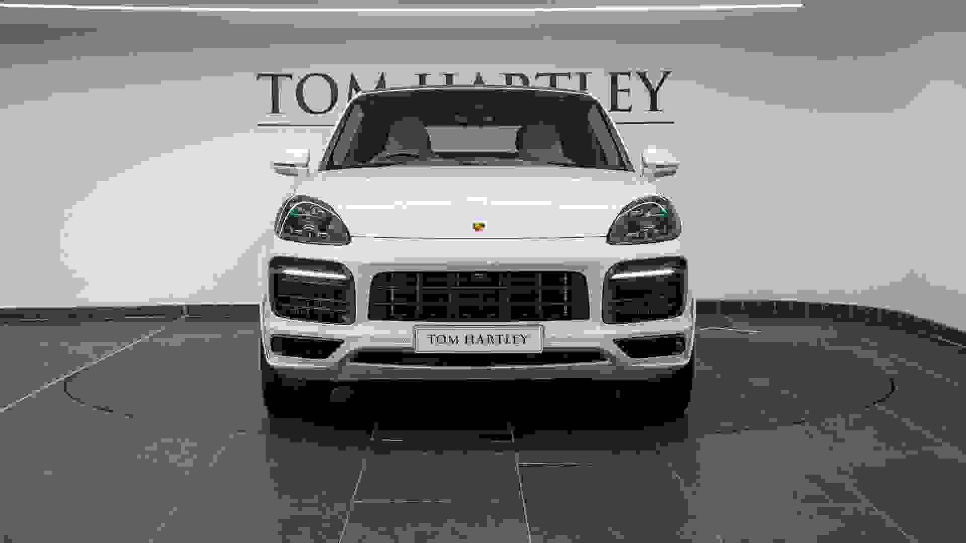 Porsche CAYENNE Photo 2d8d6a9e-093f-4a63-bfb9-dd394aca24f3.jpg