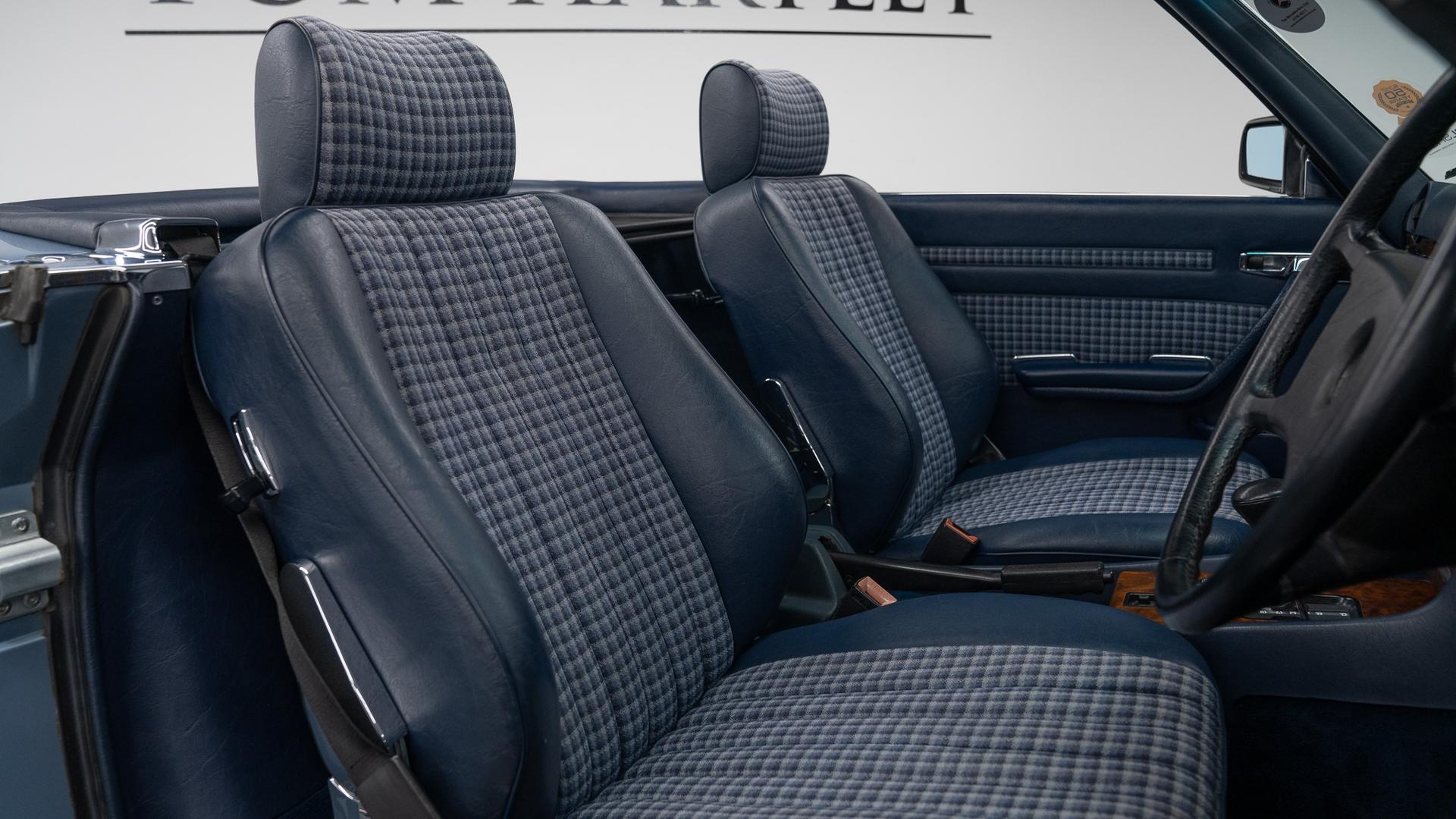 Mercedes-Benz 300 Photo 2d941331-4b92-4ee4-b4cf-fbbb84495f6a.jpg