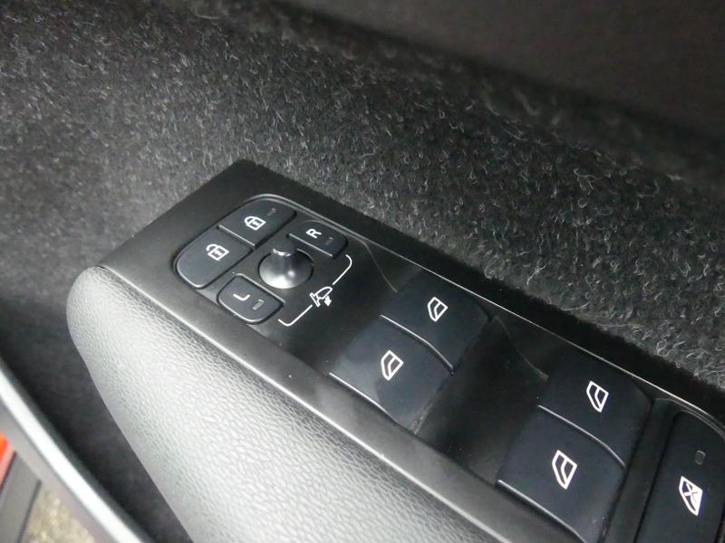 Volvo XC40 Photo 2da8d58f-f0b8-4394-b2cf-08b7bbaf5964.jpg
