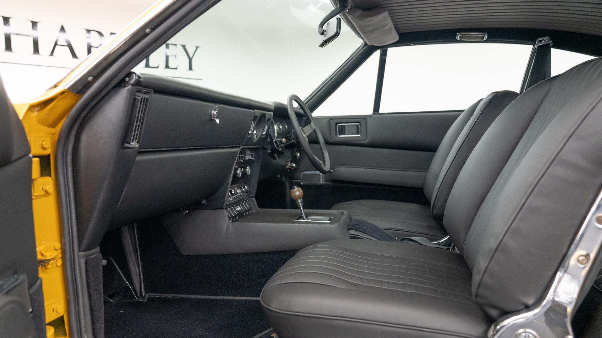 Aston Martin DBS Photo 2da9336b-f8c3-4db5-b56b-6da217a7b161.jpg