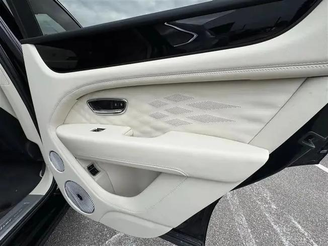 BENTLEY Bentayga Photo 11