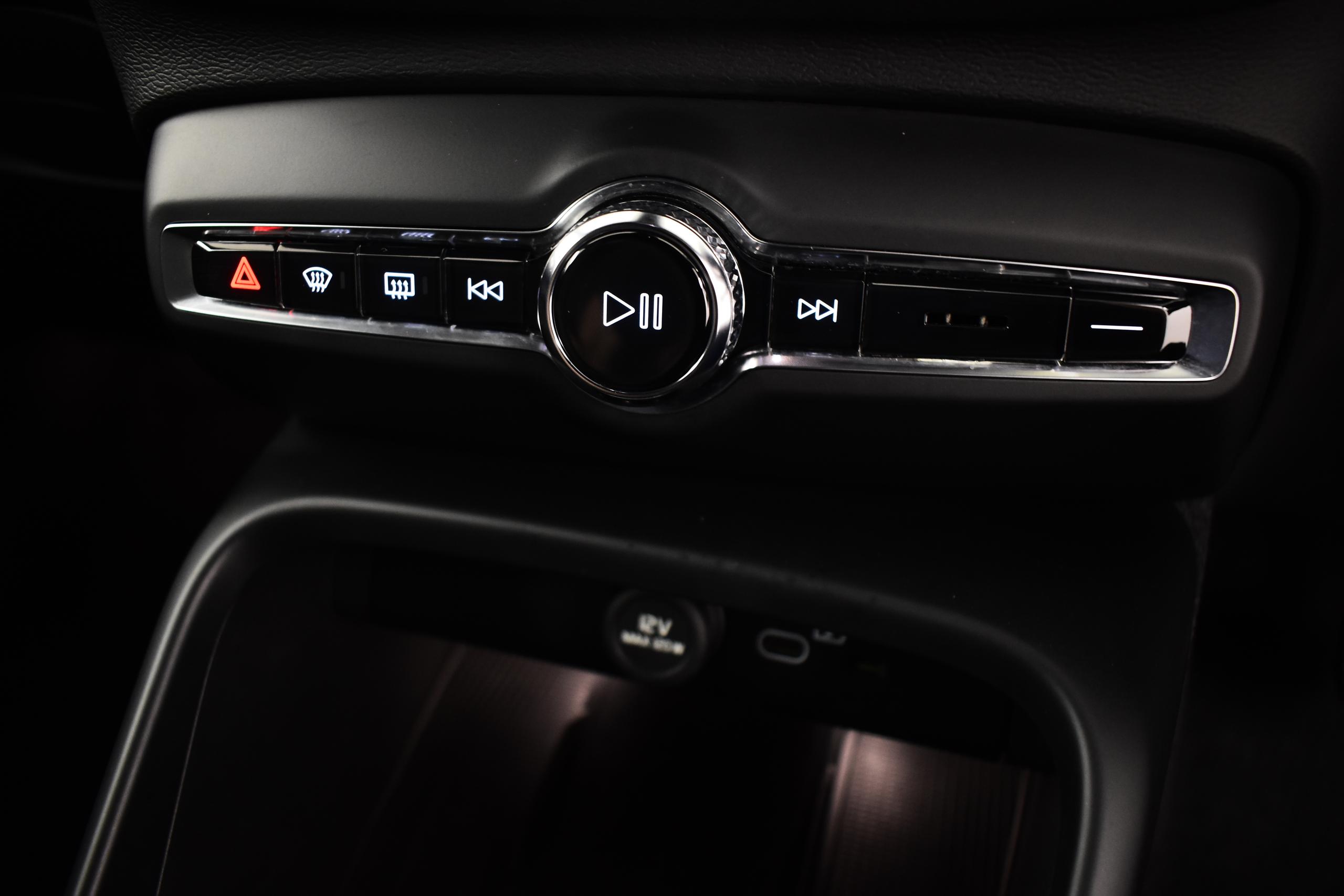 2023 VOLVO XC40 2.0 B4P Ultimate Dark 5dr Auto - vehicle photo 20 for sale on PureCar