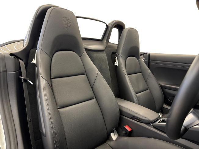 PORSCHE 718 Boxster Photo 22