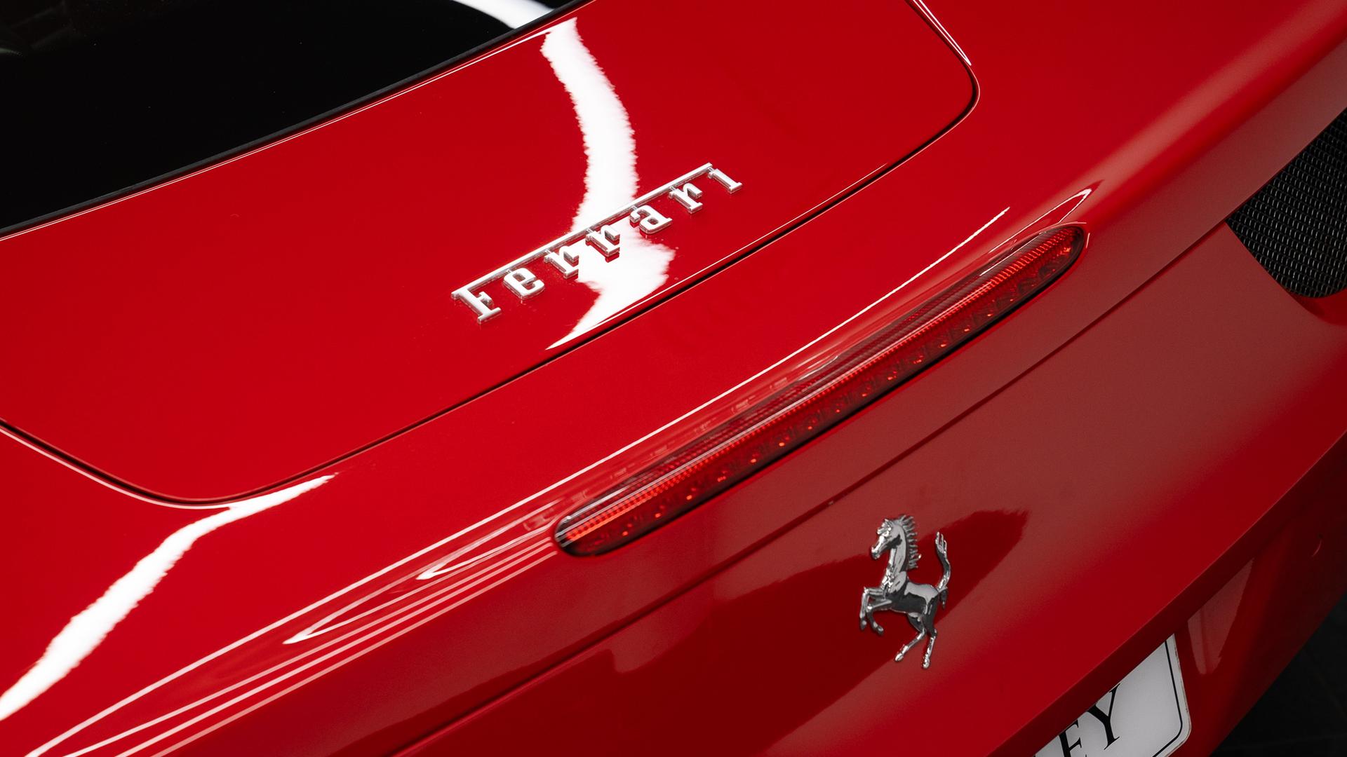 Ferrari 458 Photo 2de275ee-5605-4b25-94e3-9053d5953215.jpg