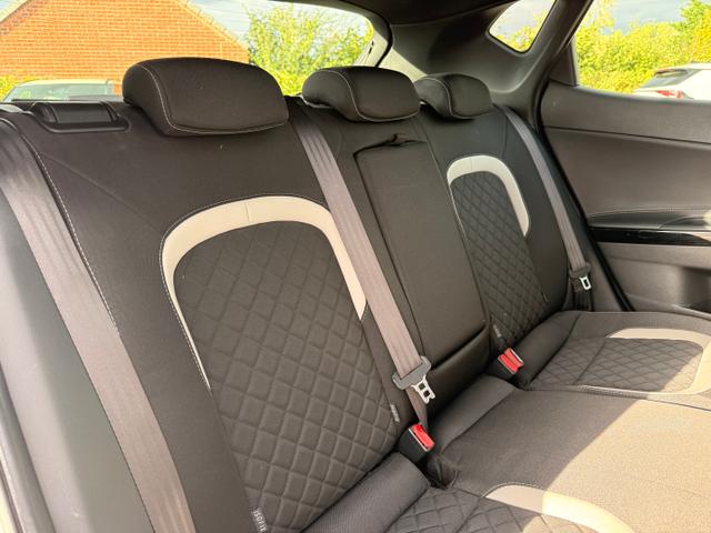Kia Ceed Photo 2df67099-82f8-4776-afff-9d2848674f6e.jpg