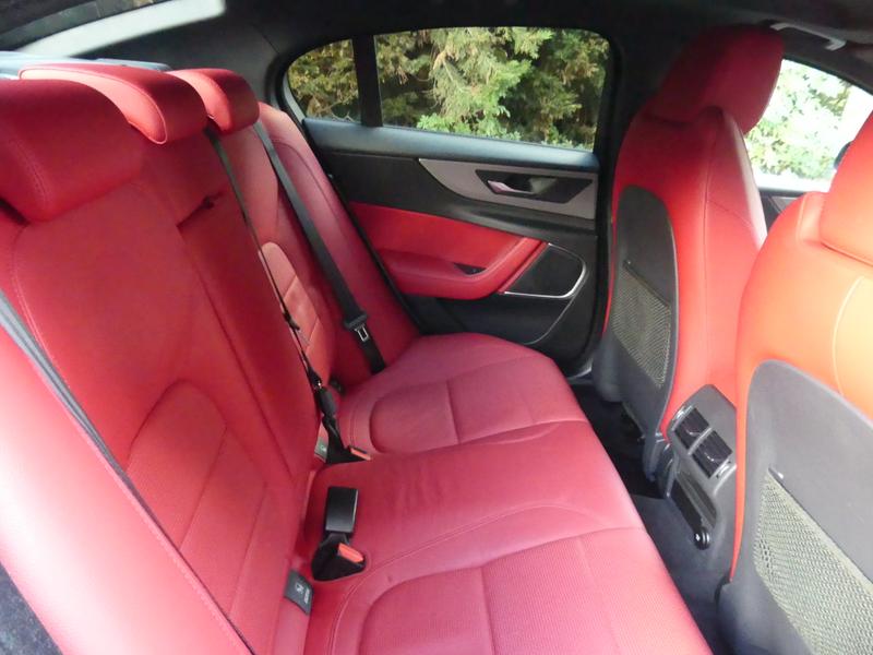 Jaguar XE Photo 2e08a8b4-babc-45fc-8979-c27cb44ec179.jpg