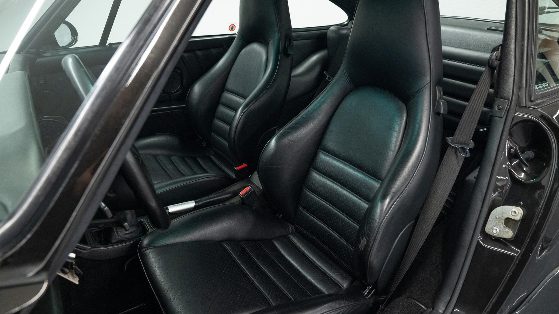 Porsche 911 Photo 2e0900ea-b44c-4995-89a0-b629a3a11a3a.jpg