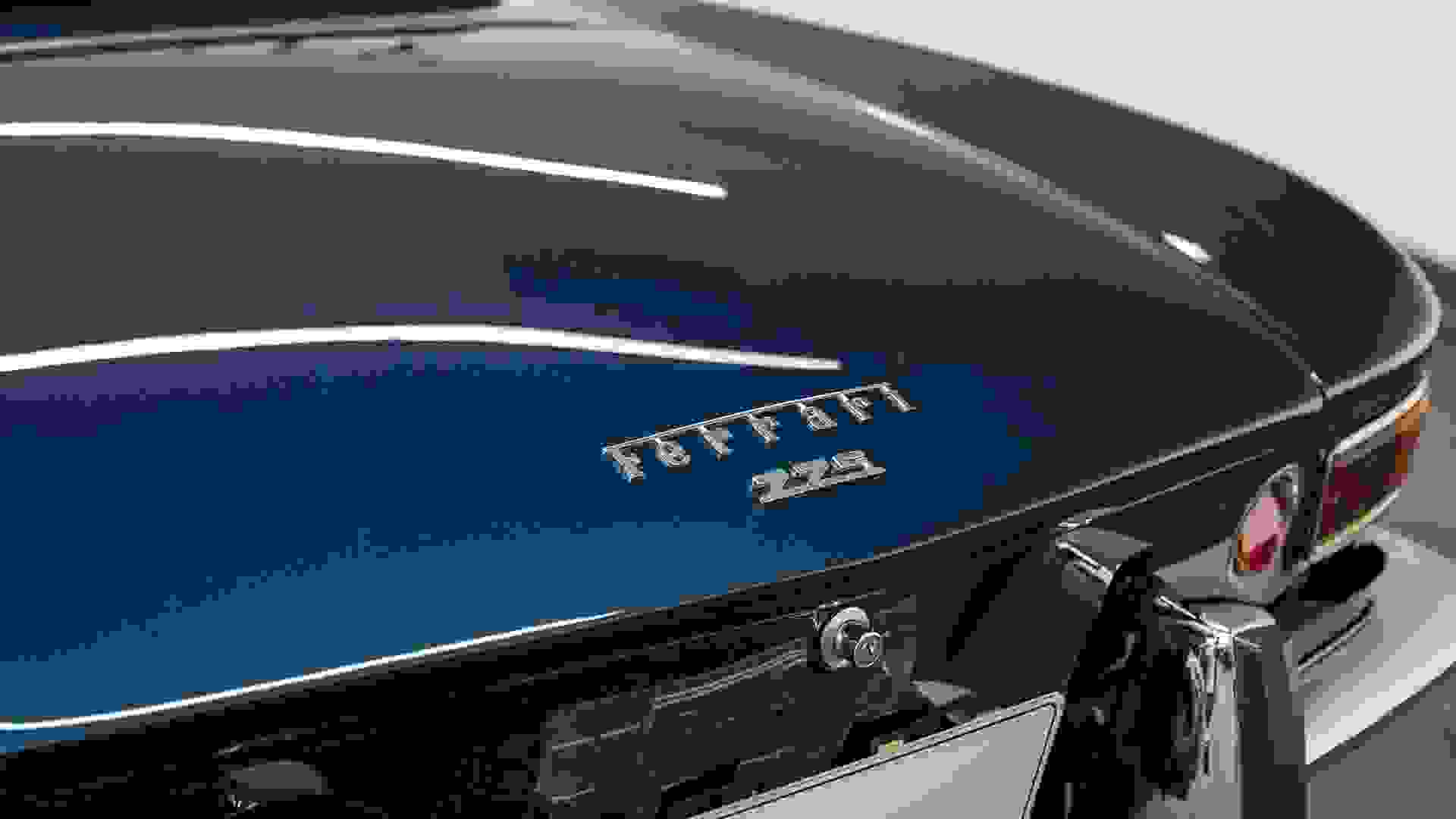 Ferrari 275 Photo 2e0e1cb0-7c05-4b10-b043-cb885a1a92b9.jpg