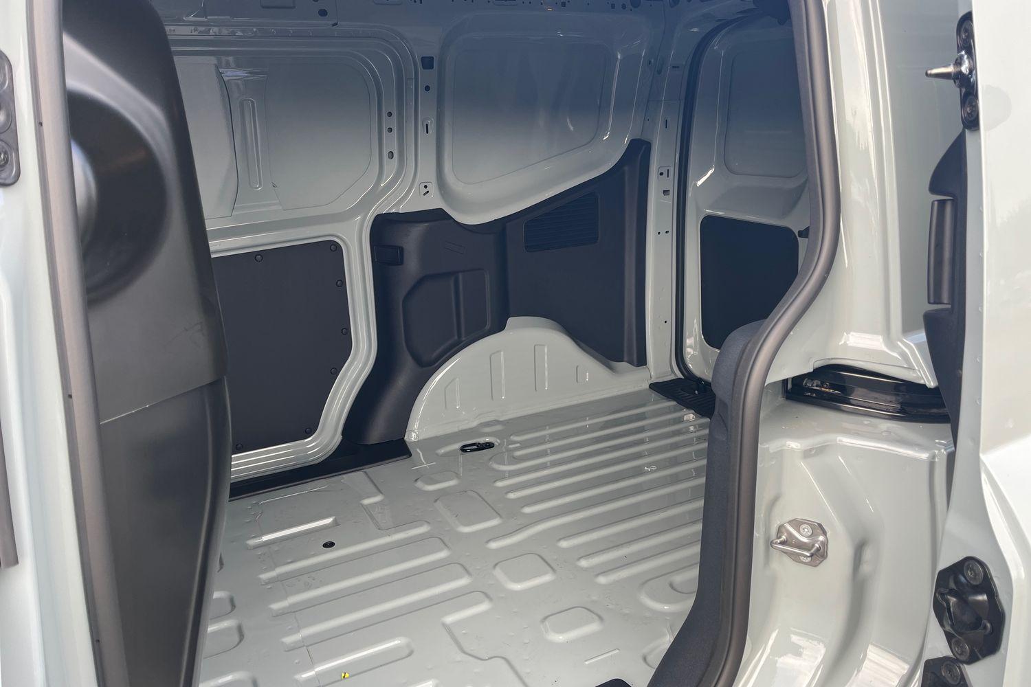 Ford TRANSIT COURIER Photo 4