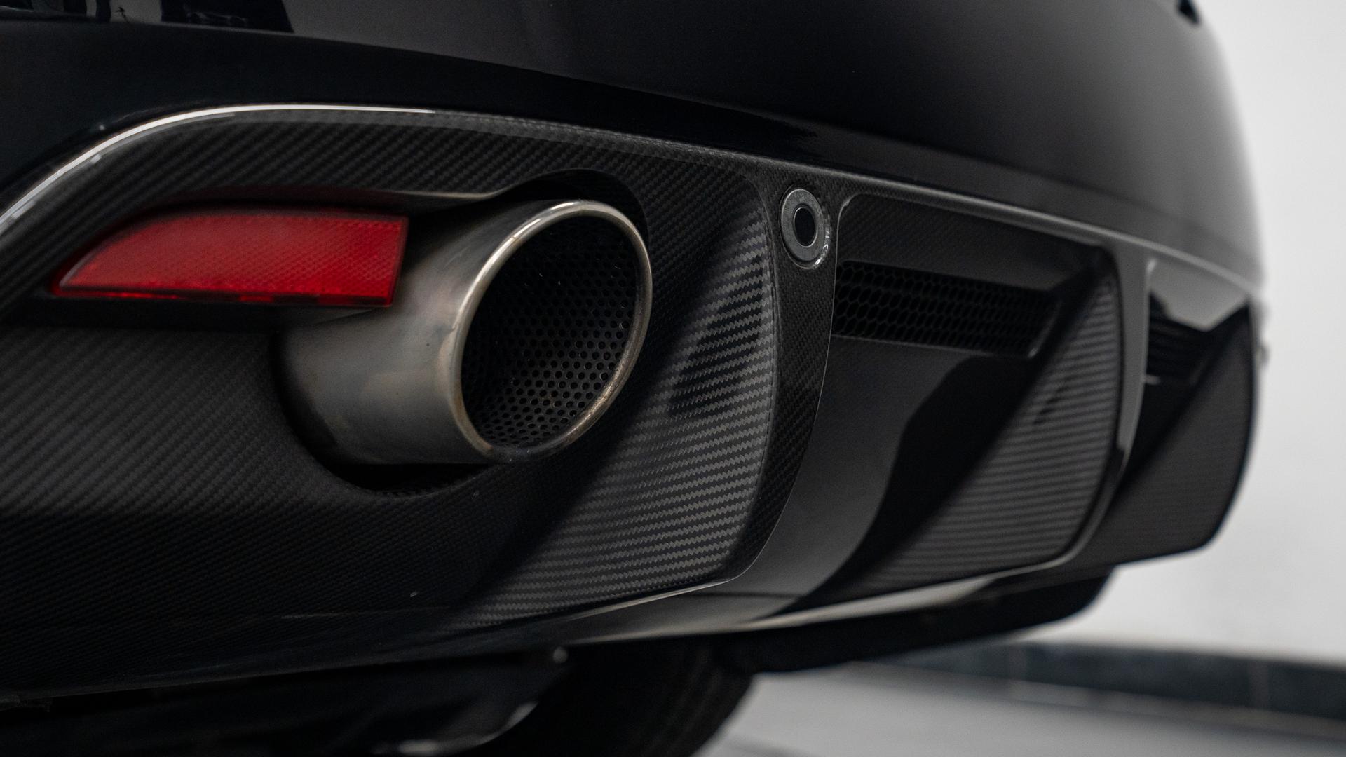Aston Martin DBS Photo 2e23b79e-1053-4b69-9c6d-186208a197de.jpg