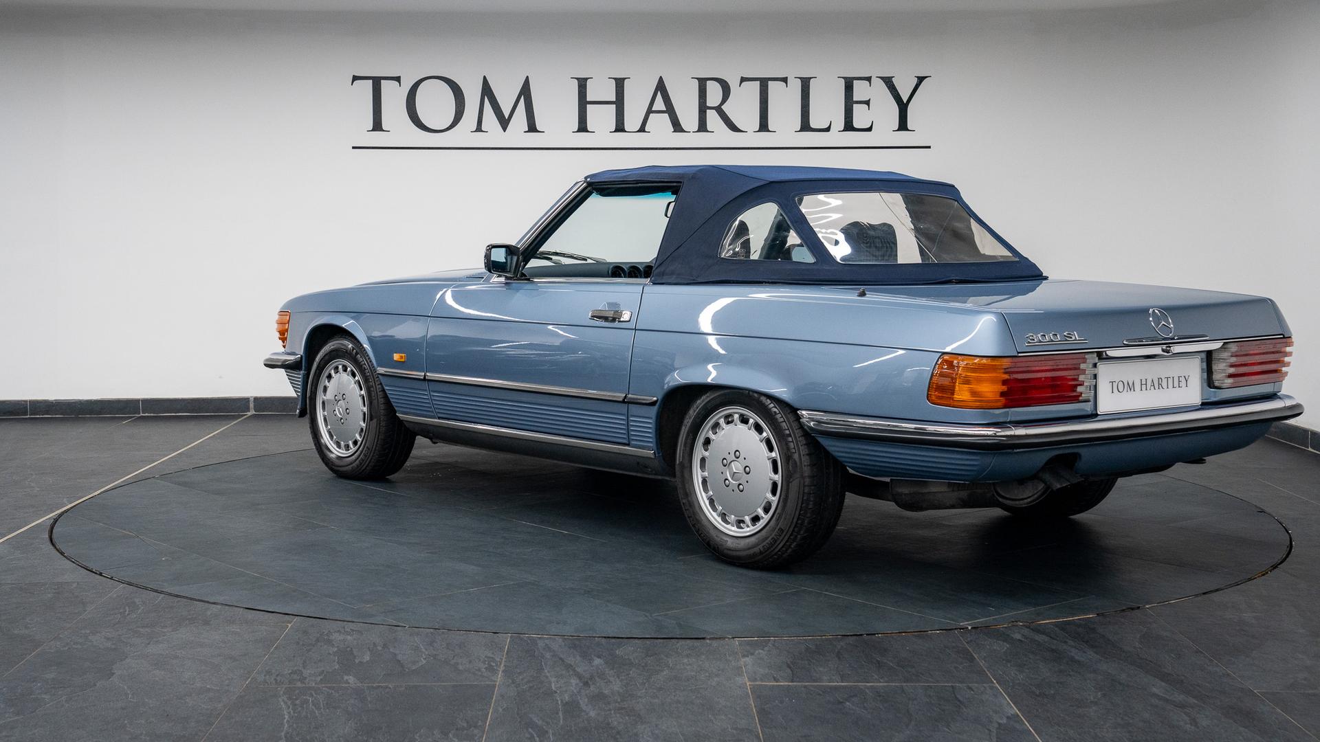 Mercedes-Benz 300 Photo 2e25b254-4bde-467f-8cf8-01082c489314.jpg