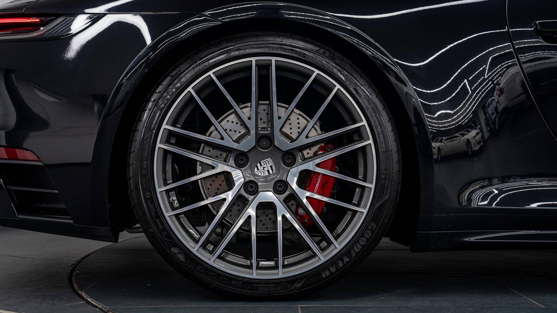 Porsche 911 Photo 2e2be183-50d5-4e49-9e05-3cad74c51d52.jpg
