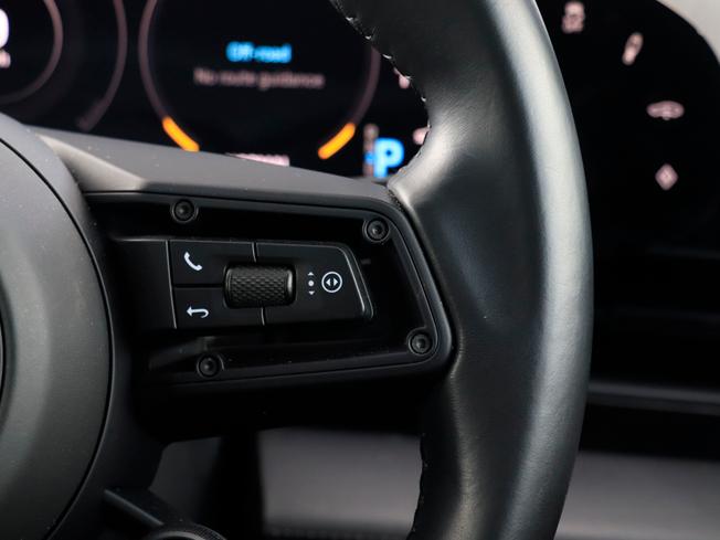 PORSCHE Taycan Photo 20