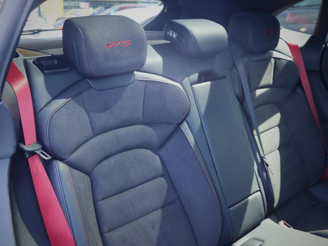PORSCHE Taycan Photo 29